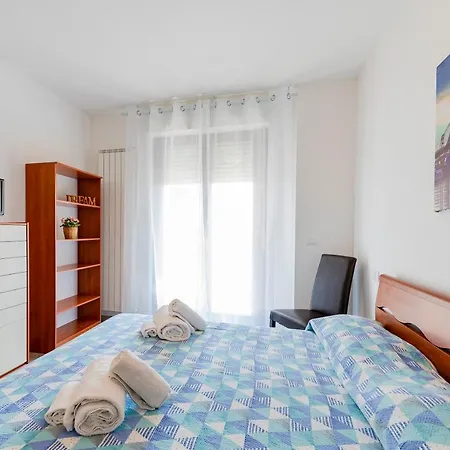 Guesthost - Your Dream In Awaits!