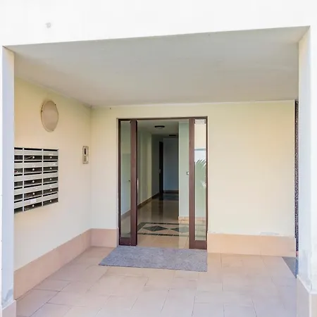 Guesthost - Your Dream In Awaits! *